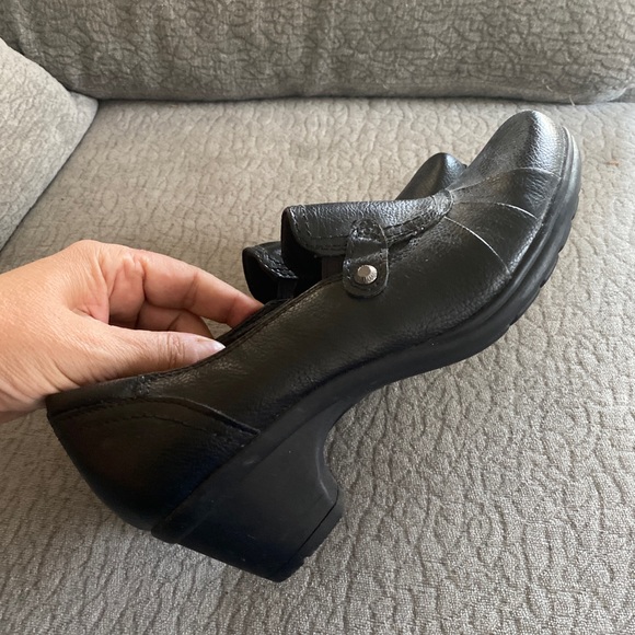 Dress Slip On. Black. Size 7.5. - Picture 3 of 3